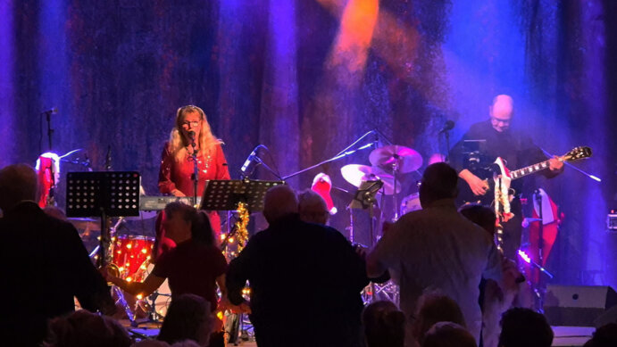 Video still af bandet live